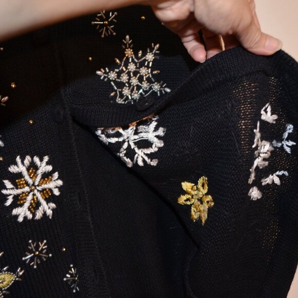 Victoria Jones (R) Knit Embroidery Christmasy Snow Flakes Beads Black Jacket S - Picture 6 of 7